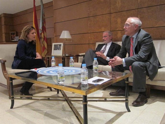 Sánchez De León Conversa Con Los Rectores Morcillo Y Juliá.