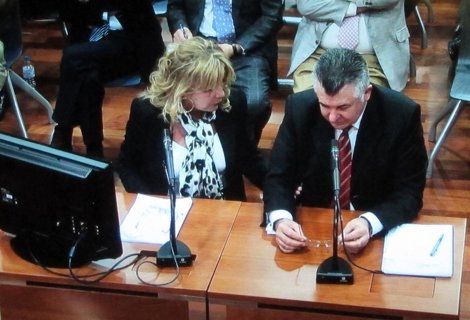 Careo Entre Marisol Yagüe Y Juan Antonio Roca En El Juicio Del Caso 'Malaya'