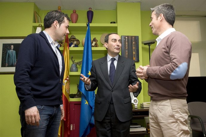 Reunión De Serna Con El Alcalde De Valdeprado Del Río