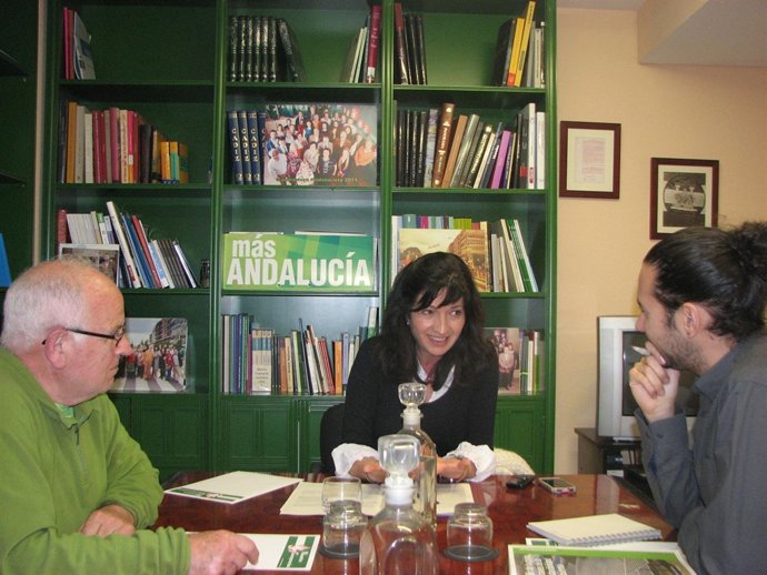 Pilar González, Hoy Junto A Miembros De Greenpeace