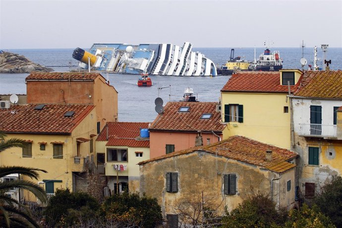 Imagen Del Semihundido Costa Concordia