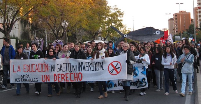 Un Momento De La Manifestación Contra Los Recortes En Alicante