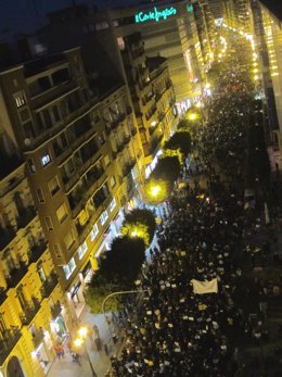 Los Manifestantes Inundan La Calle Colón Para Protestar Contra Recortes Educació