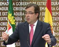 Vara propone "dar dimensión global a la presencia" extremeña en el exterior en su reunión con Monago