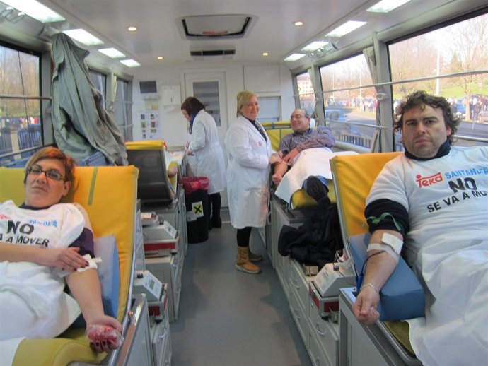Trabajadores Donando Sangre