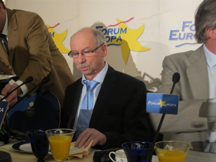 El Comisario Europeo De Presupuestos, El Polaco Janusz Lewandoswki