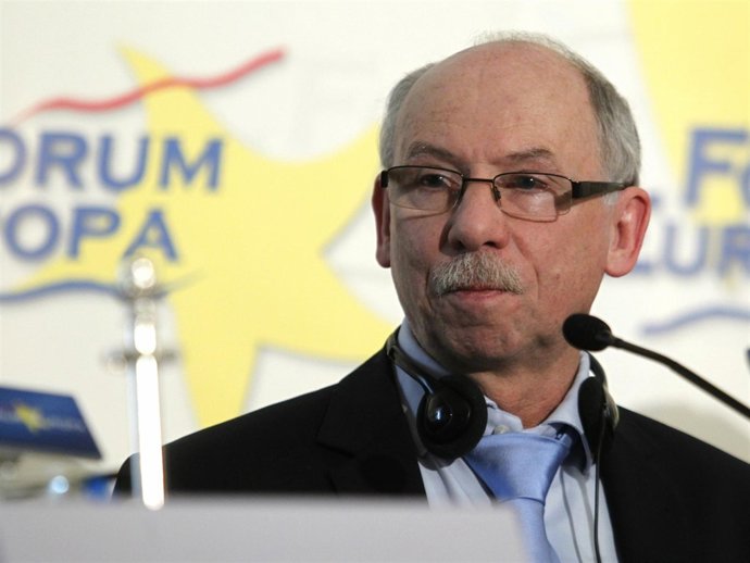Comisario Europeo De Presupuestos, El Polaco Janusz Lewandoswki