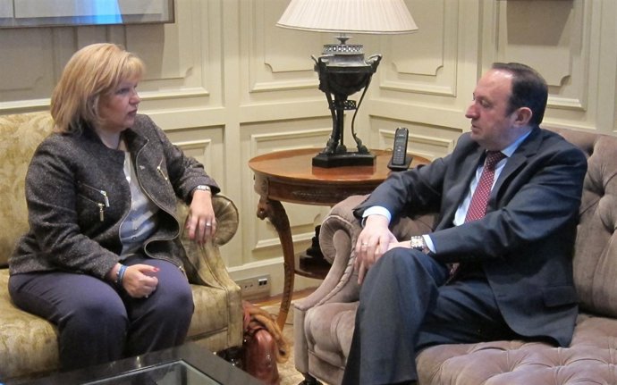 La Presidenta De La AVT Ángelespedraza Y El Presidente De La Rioja Pedrosanz
