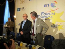 El Comisario De Presupuestos Y El Secretario De Estado Para La UE