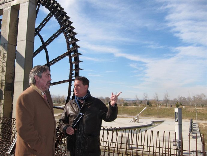 Juan Alberto Belloch Y Jerónimo Blasco En El Parque Del Agua