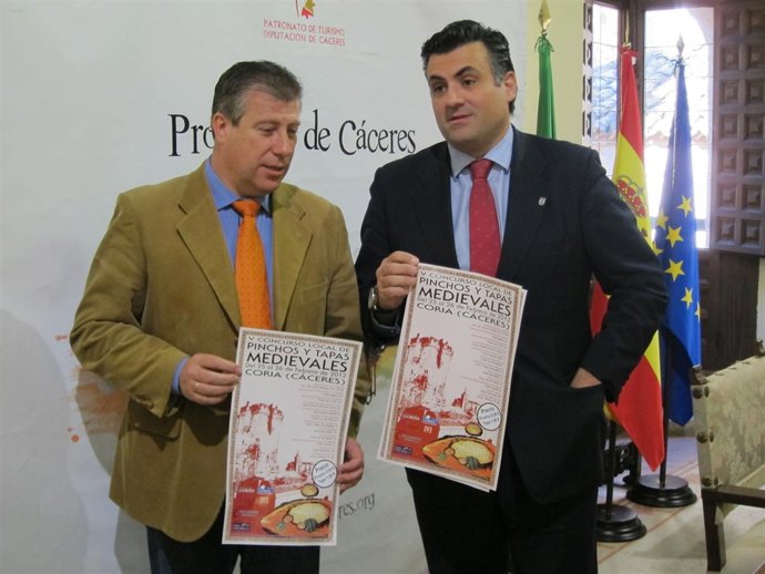 El Diputado De Turismo Y El Alcalde De Coria (Cáceres)