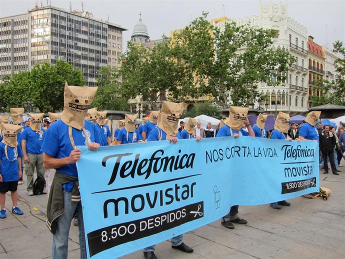 Protesta De Los Trabajadores De Telefónica Afectados Por ERE