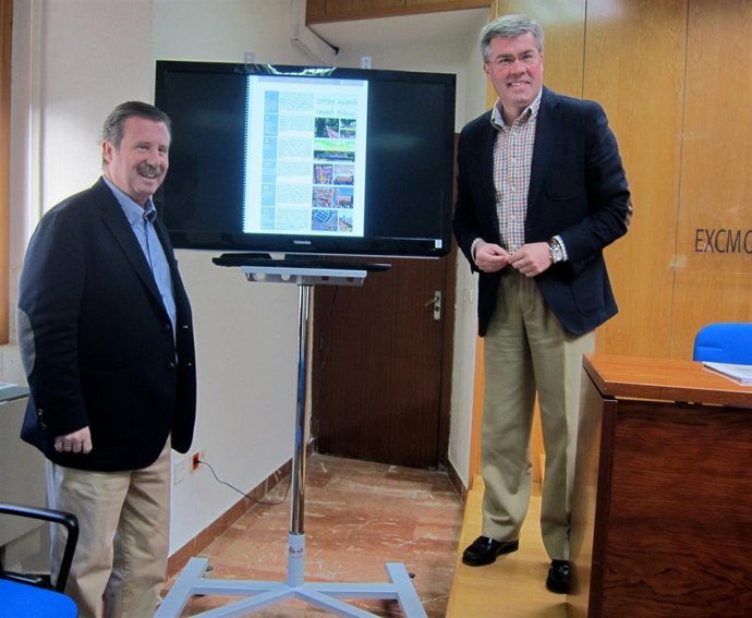 García Anguita Y Fernández De Moya, Antes De La Rueda De Prensa Sobre El PGOU.