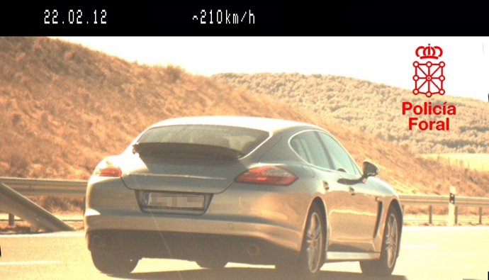 Fotografía Del Turismo En El Radar De La Policía Foral. 