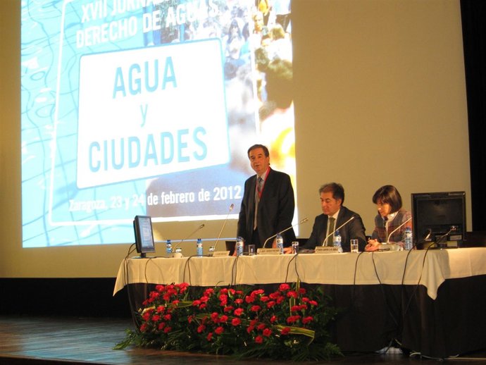El Catedrático Antonio Embid En La Inauguración De Las XVII Jornadas En Zaragoza