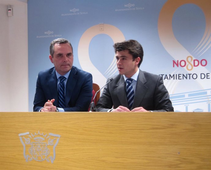 Juan Bueno Y Beltrán Pérez En Rueda De Prensa