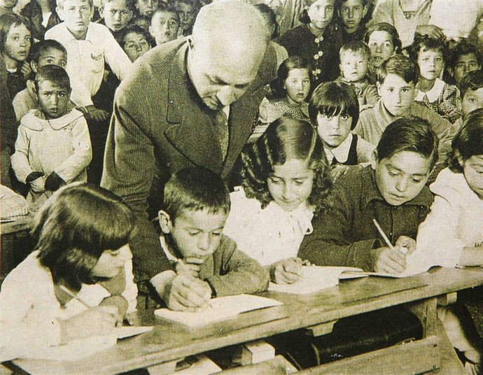 Exposición Escuelas Públicas