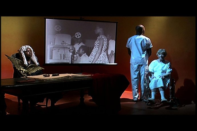 Maryam Jafri Y Catarina Simao Exponene En El CAAC