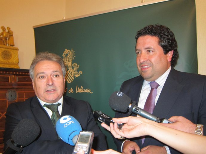 Rus Y Moliner Atendiendo A Los Medios Tras La Reunión Que Han Mantenido