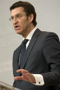 Feijóo defiende los ajustes a funcionarios y "no participa" de bajar sueldos, al menos "mientras se aguante"