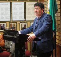 Valderas avisa de que IULV-CA sale "a ganar el partido" y desgrana las reformas que haría si llega al Gobierno