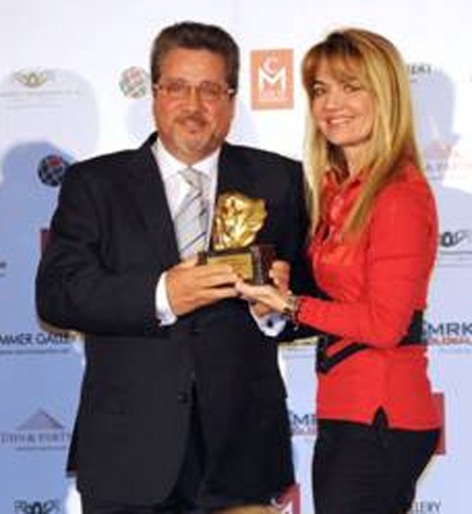 Adolfo Arroyo, Director General Del Grupo AYSERCO