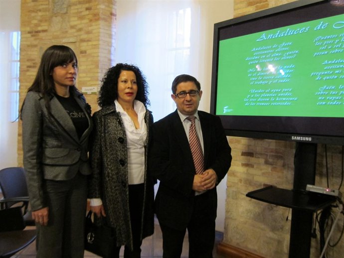 Reyes Junto A Lucía Izquierdo Y María José Hernández Hoy