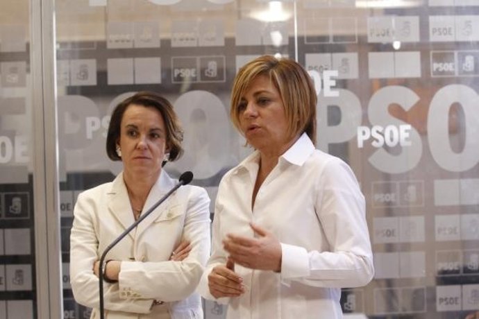 Valenciano Y Causapié Antes De Una Reunión Con Asociaciones Feministas