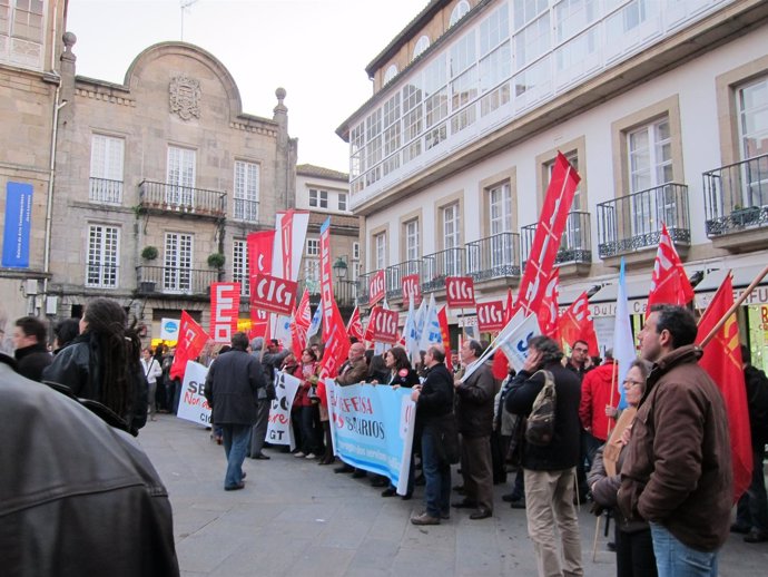 Cabecera De La Manifestación En Compostela