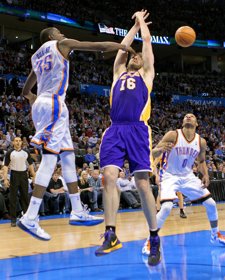Kevin Durant Tapona A Pau Gasol