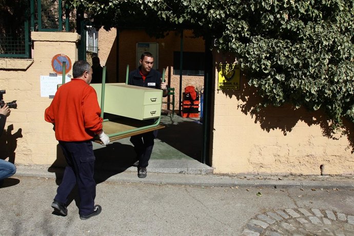 Imagen Del Colegio Embargado Santa Illa