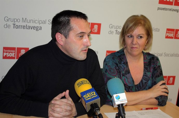 Blanca Rosa Gómez Morante Y Pedro Aguirre En Rueda De Prensa