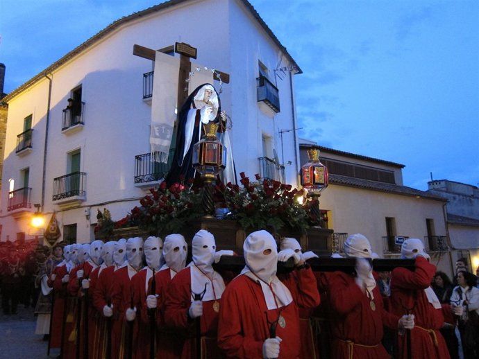 Procesión En Cáceres.