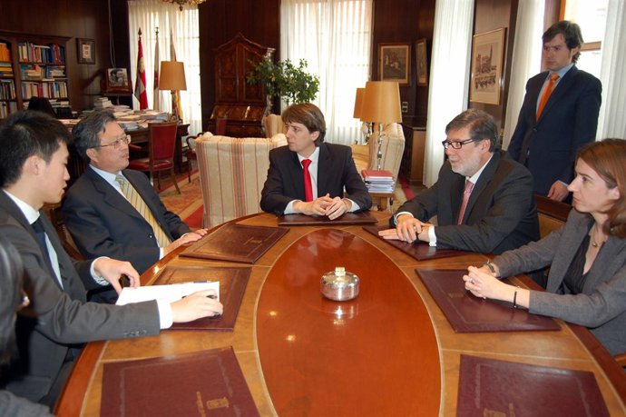 El Alcalde De Soria Con El Embajador Chino