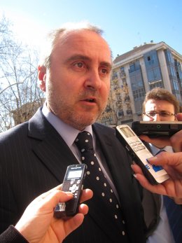 El Conseller De Justicia Y Bienestar Social, Jorge Cabré, Atiende A Los Medios.