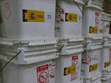 Equipo Técnico Examina El Tesoro De La Fragata Nuestra Señora De Las Mercedes