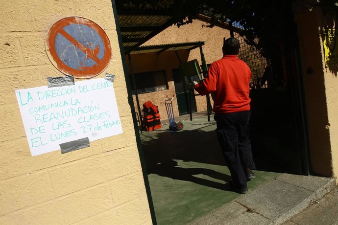 Imagen Del Colegio Embargado Santa Illa