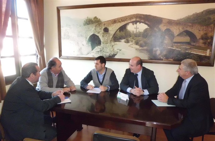 Por La Izquierda, Lozano, Prendás, González, Vega Y Llanos, Durante La Reunión.