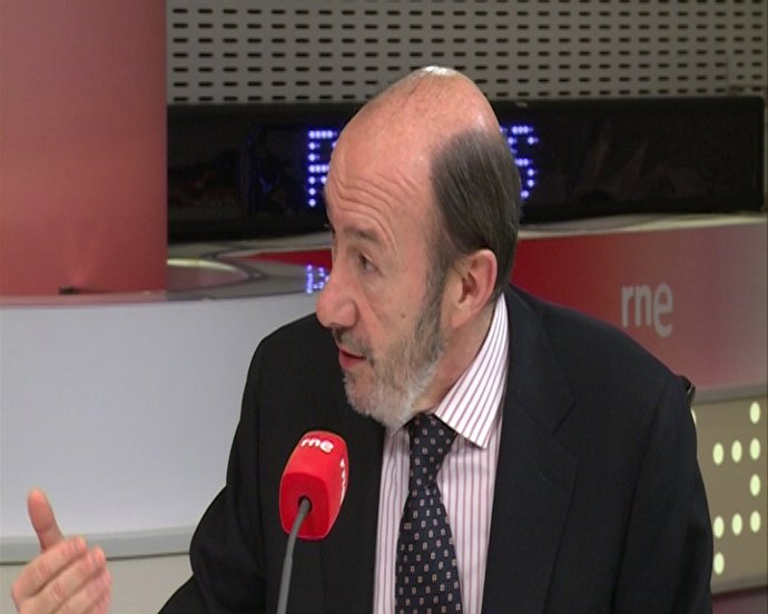 Rubalcaba: "PP hace ajuste ideológico con la reforma"