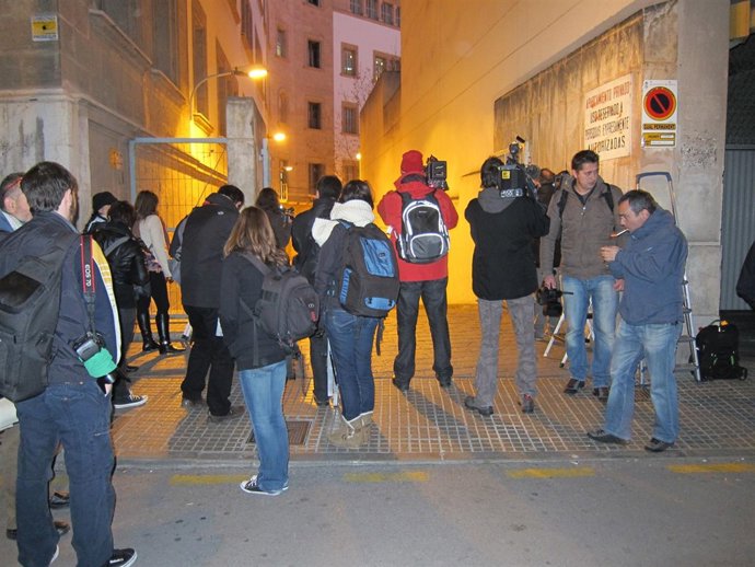 Periodistas A La Entrada De Los Juzgados De Palma