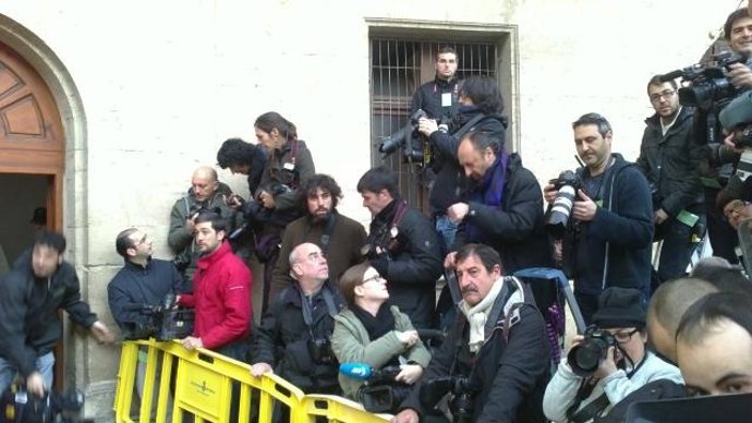 Periodistas Esperando Al Duque De Palma