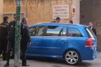 El vehículo en el que iba el duque de Palma recibe varios impactos de huevos durante su trayecto