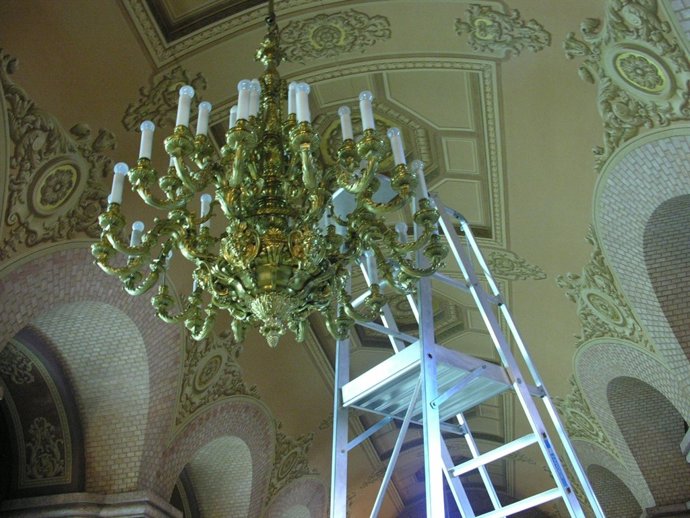 Lámpara Del Parlament De Catalunya