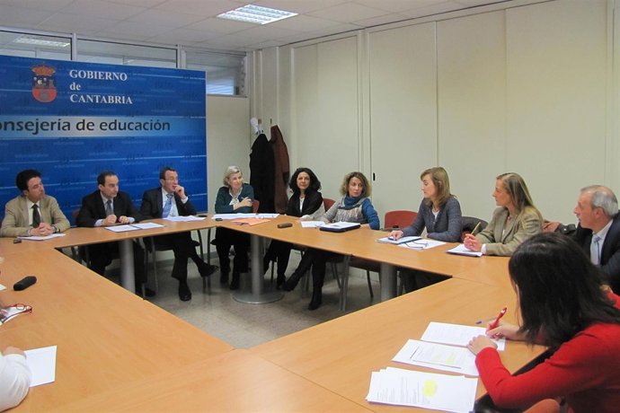 Serna Se Reúne Con La Mesa De Familia