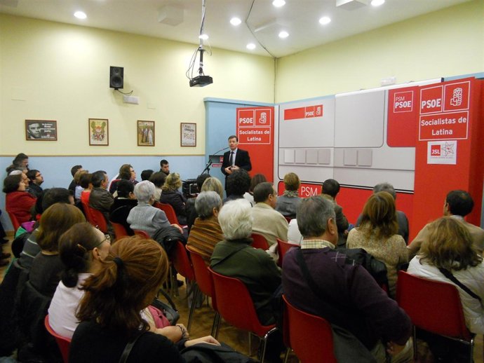 Tomás Gómez En Un Acto En Latina