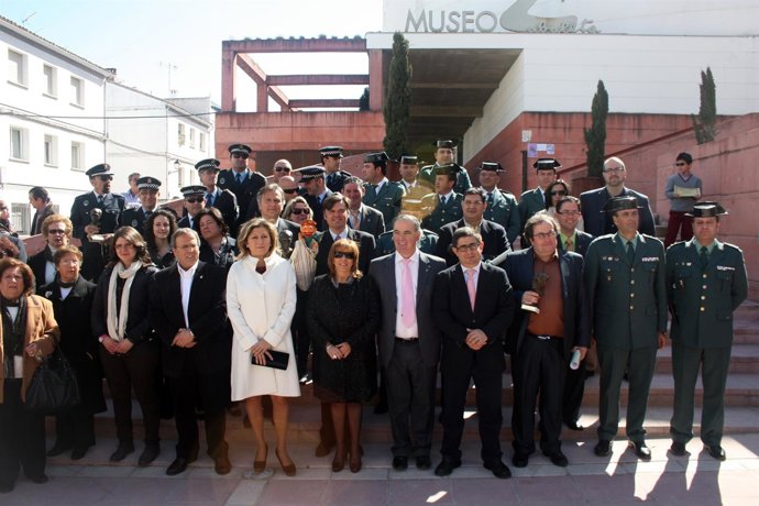 Foto De Familia De Los Galardonados Con Los Premios Zabaletas Del Año 2011