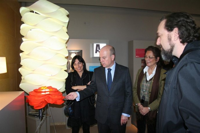 Buch  Visita La Exposición De Los Premios Nacionales De Artesanía 2011.
