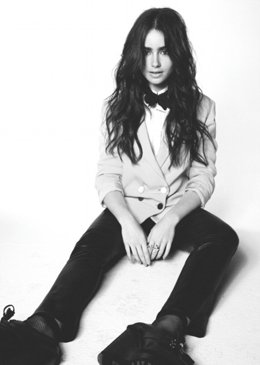 Lily Collins Posa Para 'Nylon Magazine'