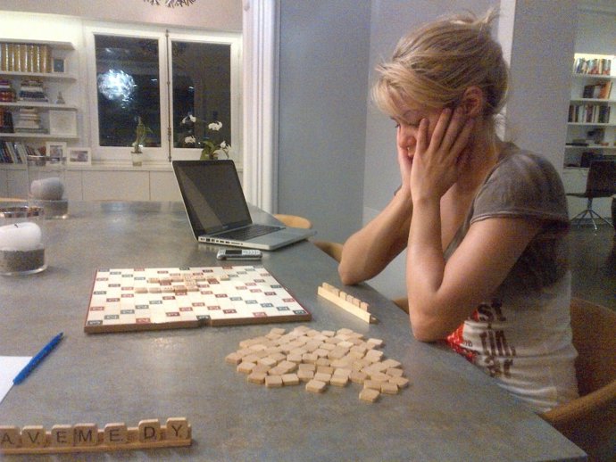 Shakira Juega Al Scrabble Con Gerard Piqué