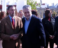 Griñán cree que casos de corrupción "pueden influir", pero aclara que PSOE "siempre" está a disposición de justicia